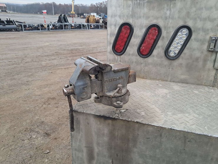 2009-ford-f750-image-18