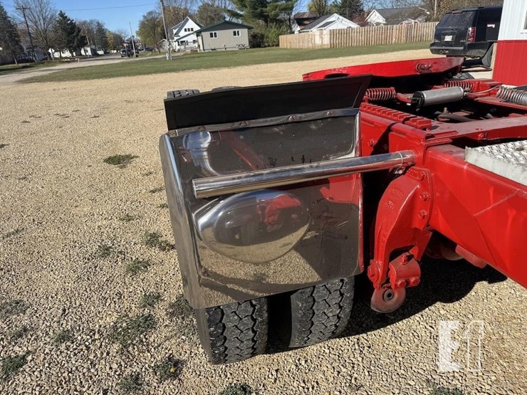 1985-peterbilt-362-image-14