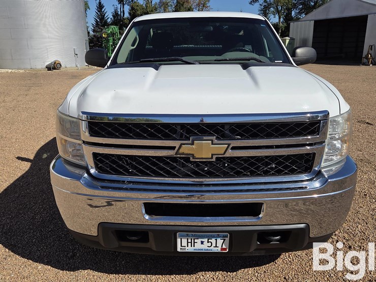 2011-chevrolet-silverado-2500-image-2