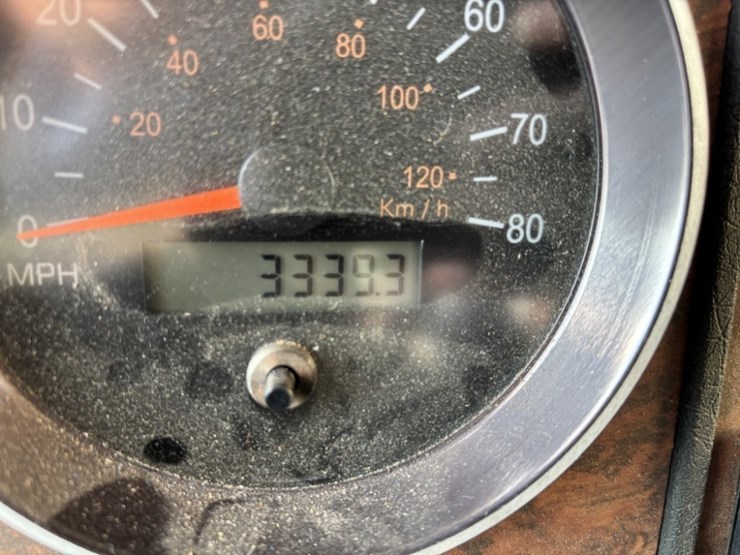 2001-kenworth-t300-image-42