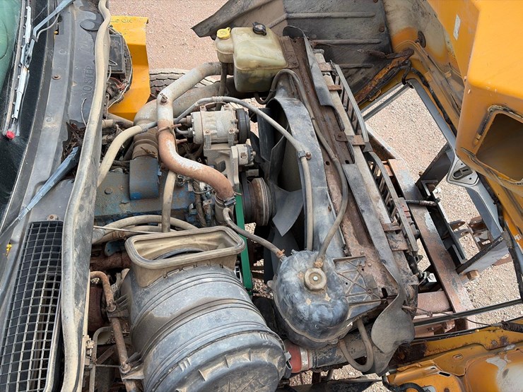 international-7400-image-17