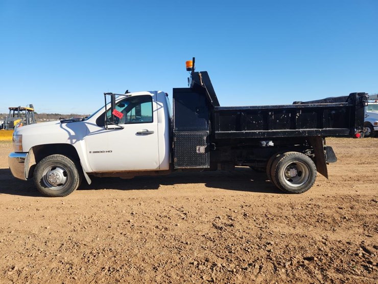 2007-chevrolet-3500-image-2