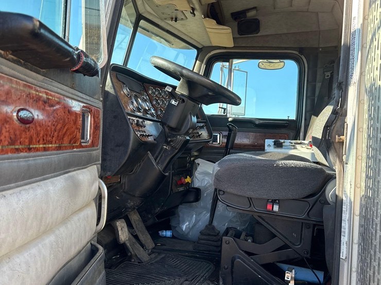 peterbilt-379-image-20