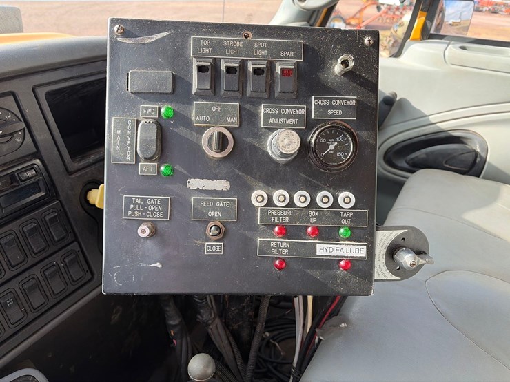 international-7400-image-36