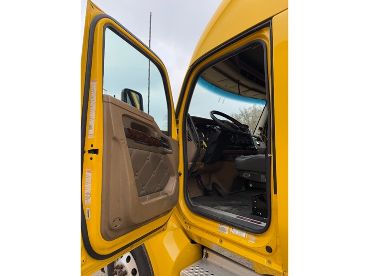 2019-kenworth-t680-image-11