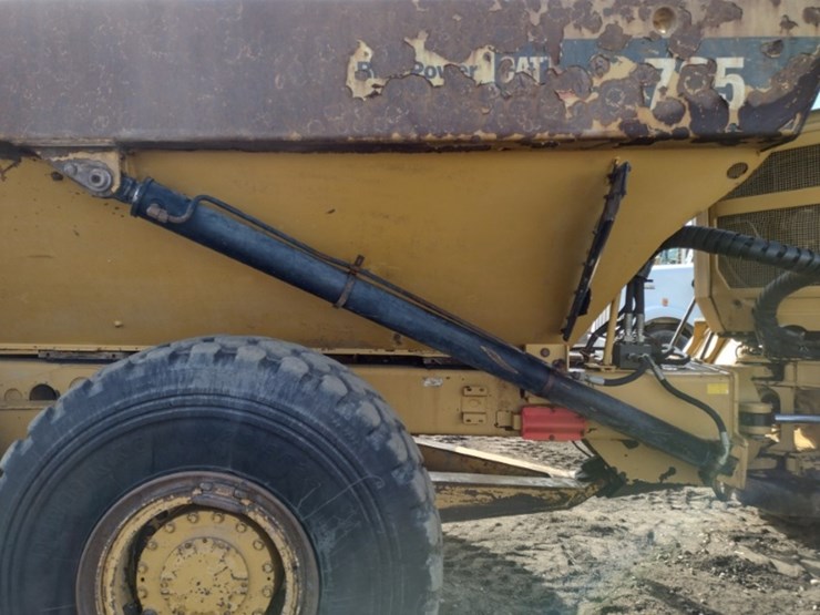 caterpillar-725-image-33