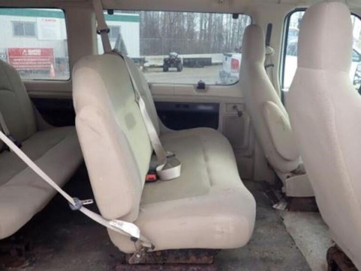 2010-ford-e350-xlt-image-37