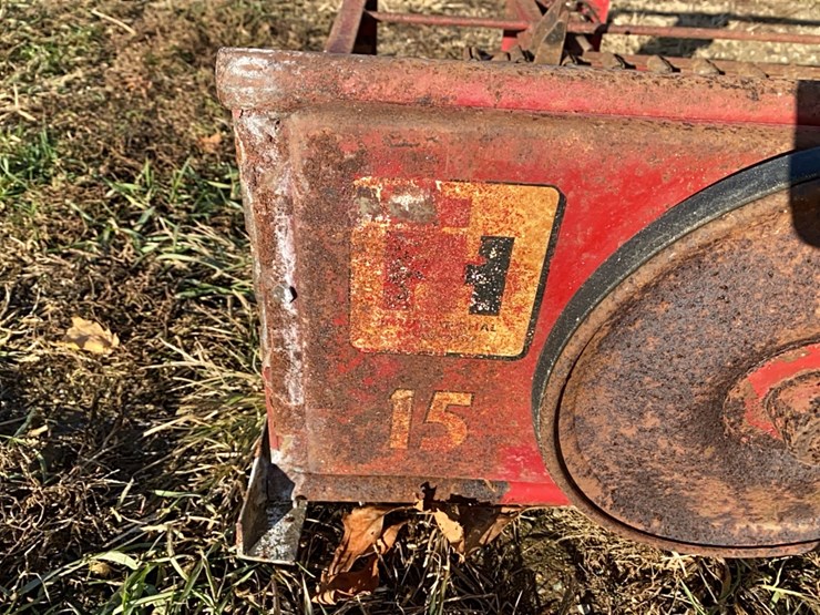 ih-15-bale-elevator-with-motor---16’-image-6