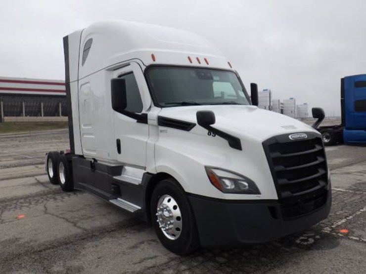 2022-freightliner-cascadia-126-image-4