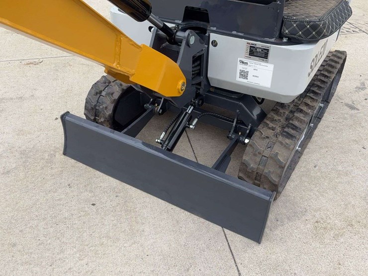 sdlanch-sdle20-mini-excavator-image-13