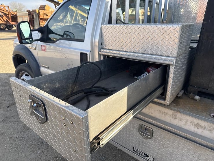 2006-ford-f550-image-23