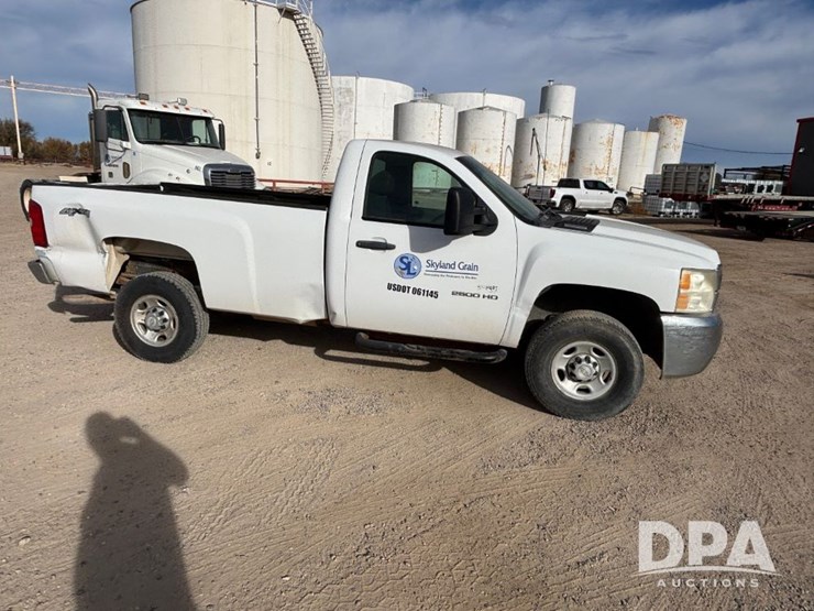 2010-chevrolet-silverado-2500hd-image-2