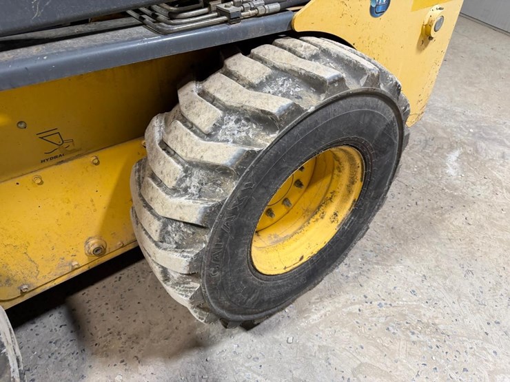 2015-gehl-v270-image-13