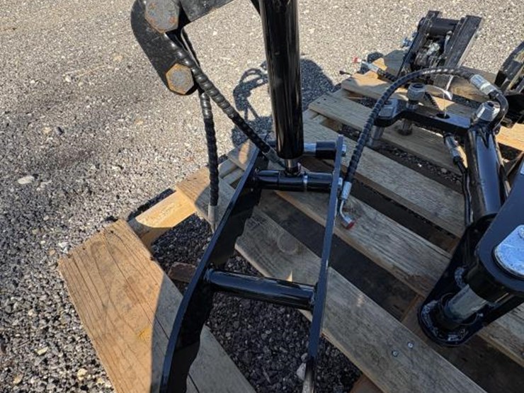 #123-•-iretc-hydraulic-thumb-clamp-image-2