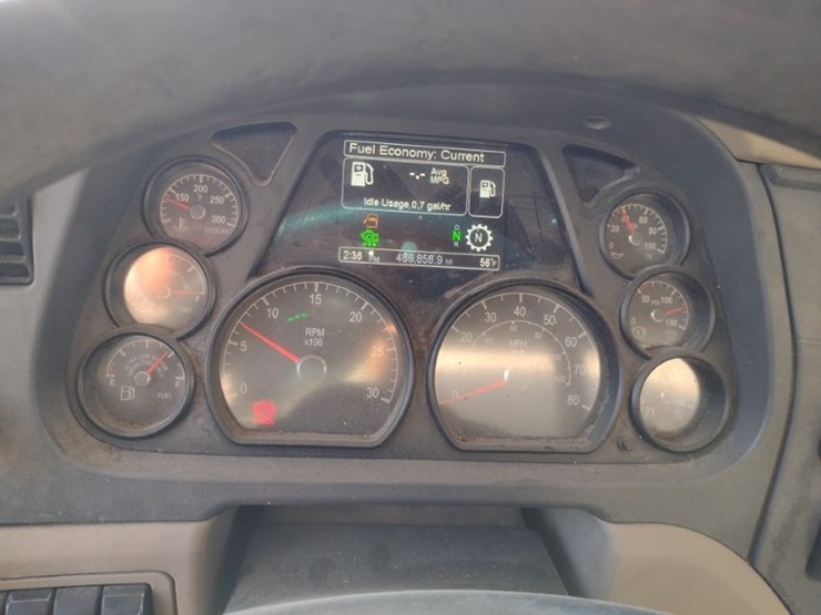 peterbilt-567-image-10