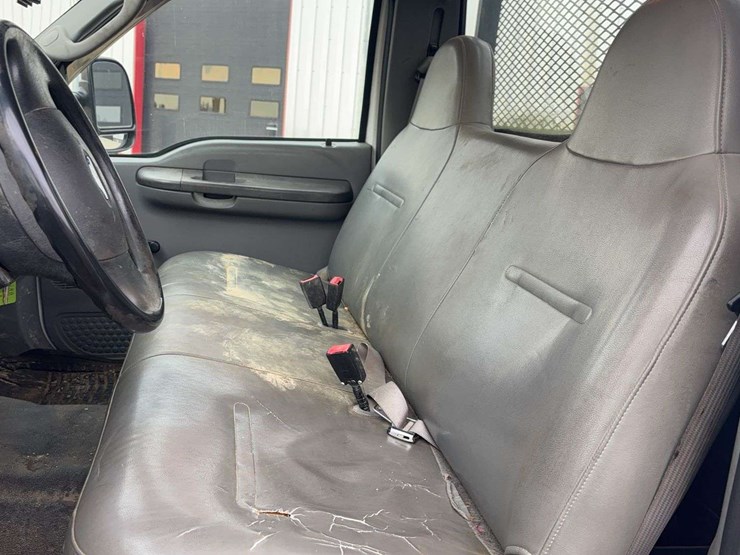 2004-ford-f350-image-26