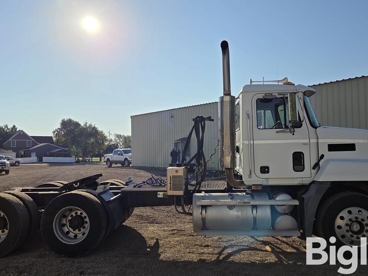 2002-mack-ch613-image-4