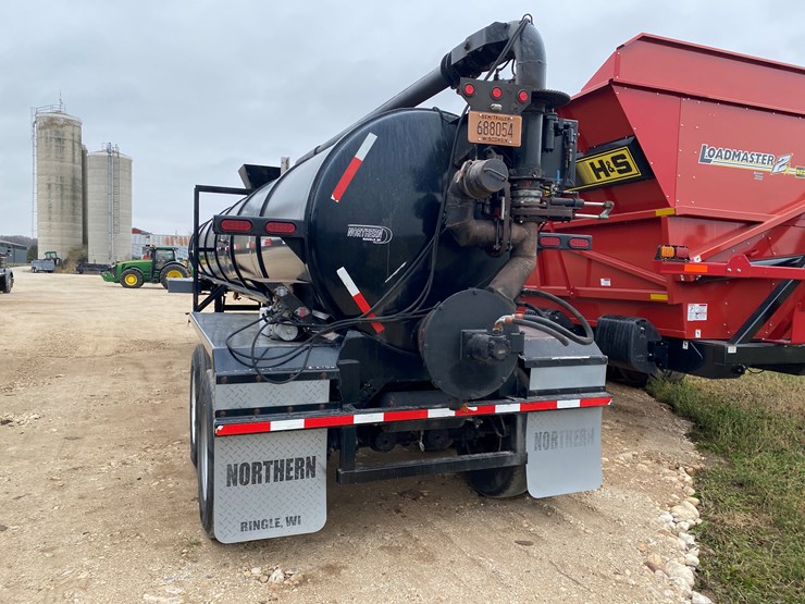 #1031-•-2014-northern-6000-gallon-semi-manure-tanker-trailer(has-wi-title)-(kewaunee,-wi)-image-9