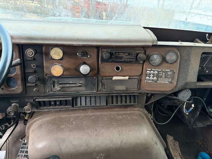 1979-international-f227-image-34