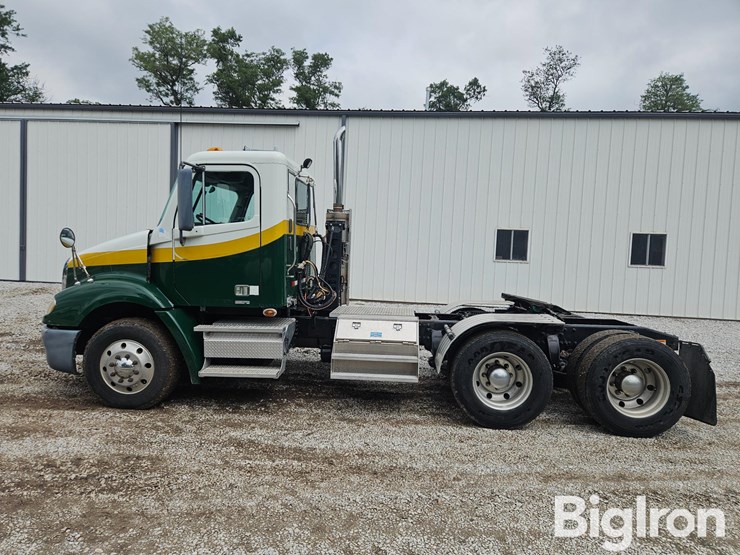 2009-freightliner-columbia-112-image-8