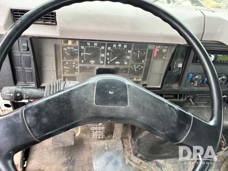 international-4900-image-67