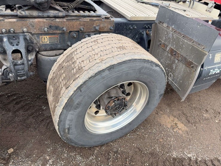 2019-peterbilt-579-image-13