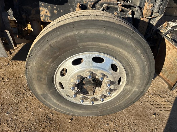 2008-peterbilt-388-image-59