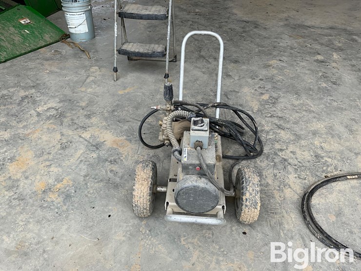 2023-landa-pressure-washer-image-2