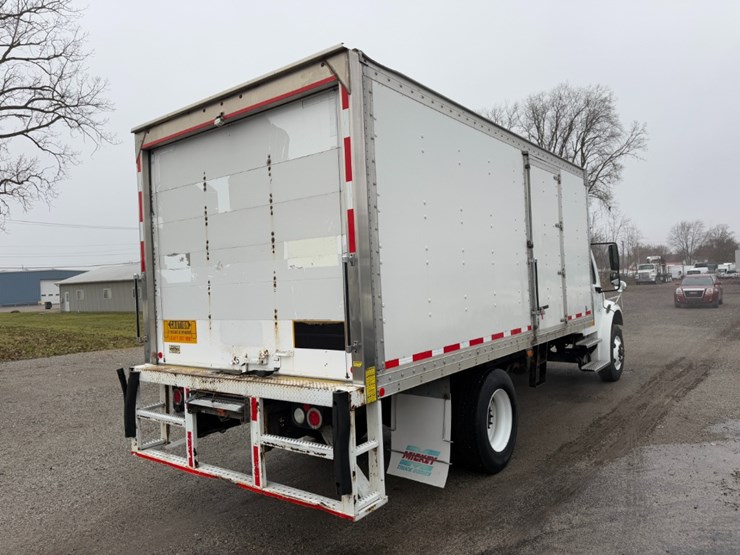 2018-freightliner-m2-106-image-6