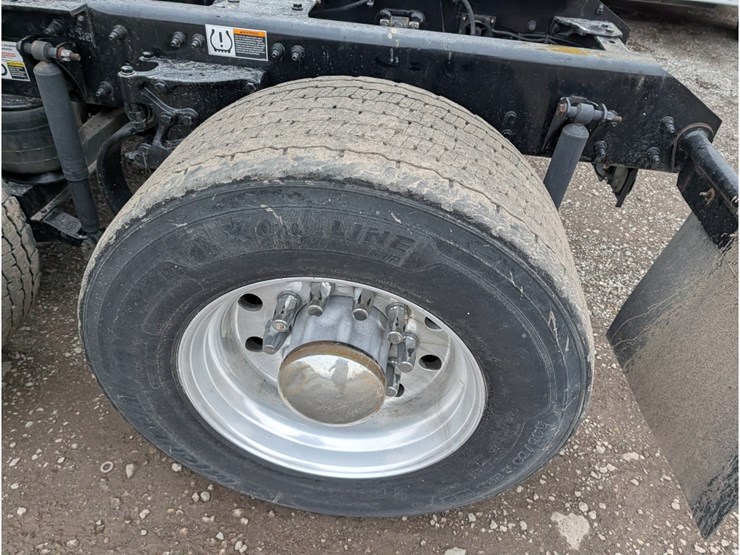 2020-kenworth-t680-image-11