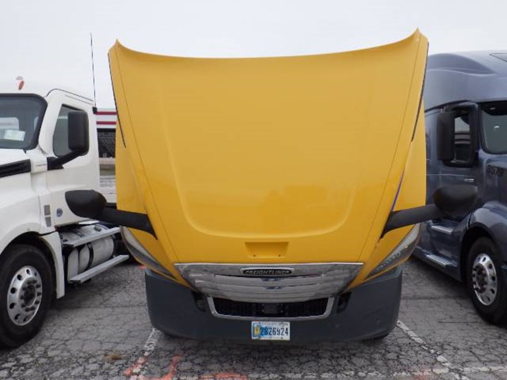 2020-freightliner-cascadia-126-image-22