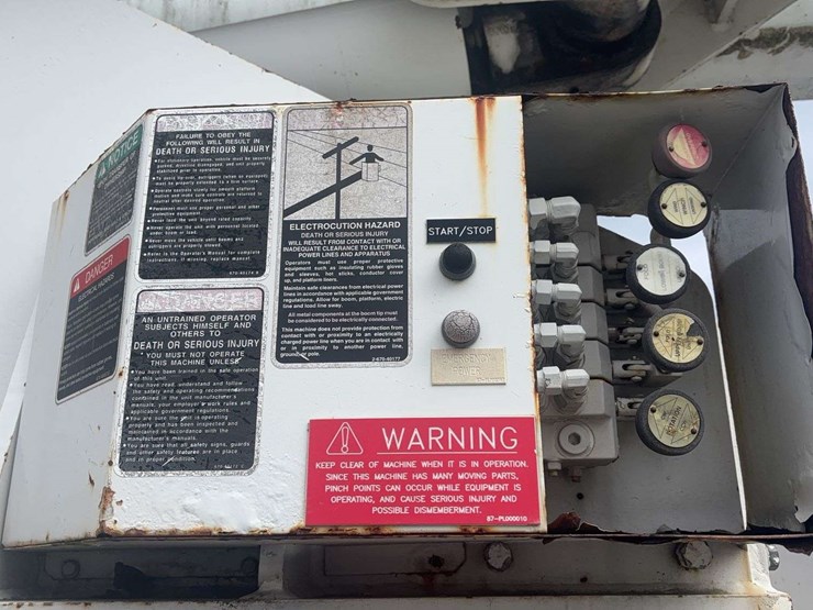 1999-freightliner-fl70-image-15