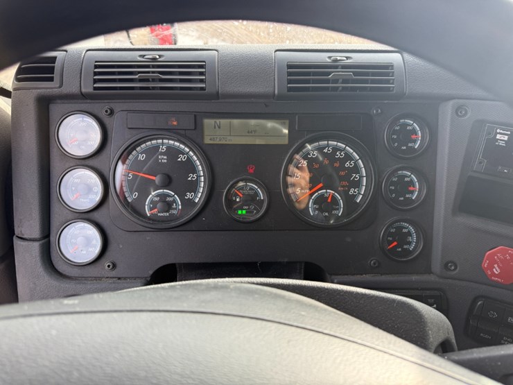 2019-freightliner-cascadia-125-image-24