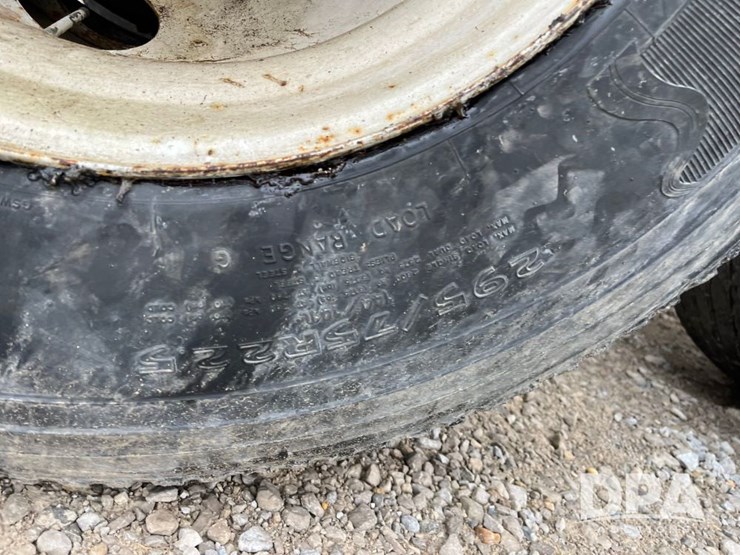 freightliner-fl80-image-30