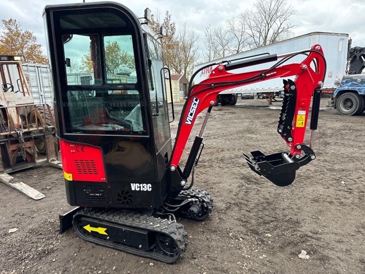 new-vicsec-co-full-cab-mini-excavator-model-vc13c-image-4