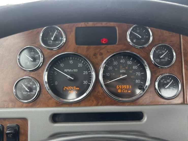 2007-peterbilt-385-image-29