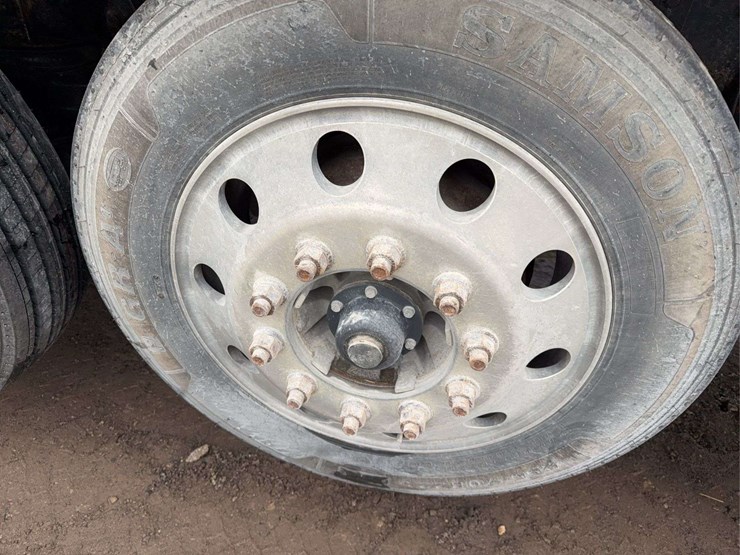 2010-kenworth-t800-image-21