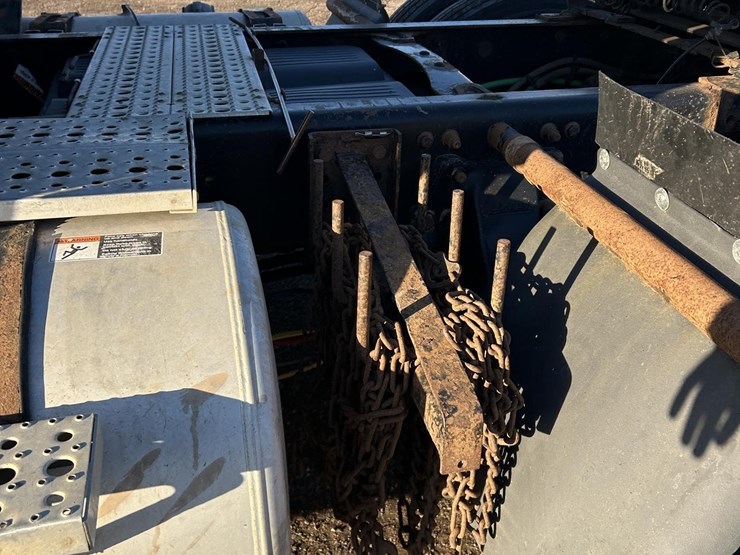 2012-freightliner-cascadia-125-image-32