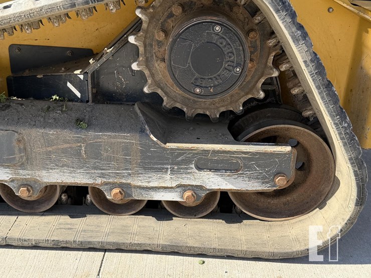 2021-deere-333g-image-15