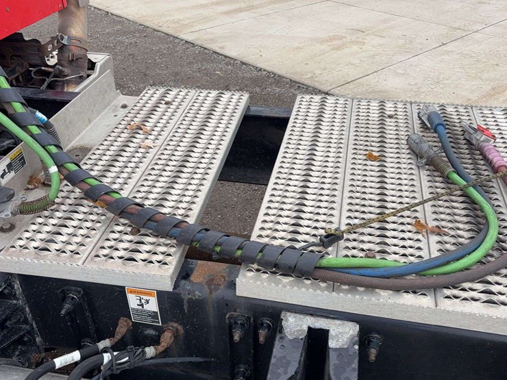 2018-peterbilt-579-image-17