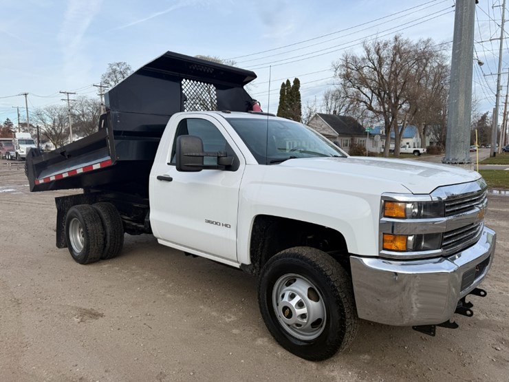 chevrolet-silverado-3500-image-3