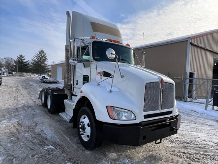 2014-kenworth-t440-image-5