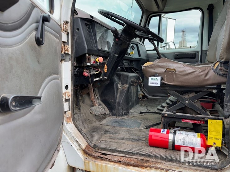 international-4900-image-73