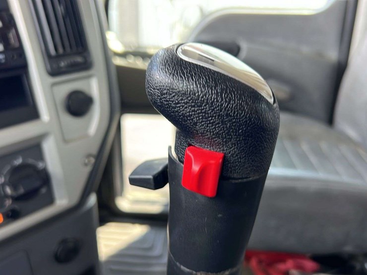 2018-mack-gu-granite-6-axle-dump-truck-image-57