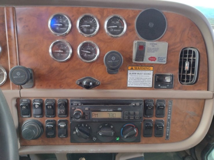 peterbilt-365-image-11