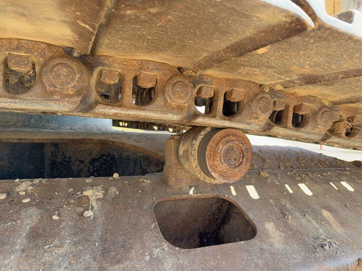 hitachi-225-excavator-image-23