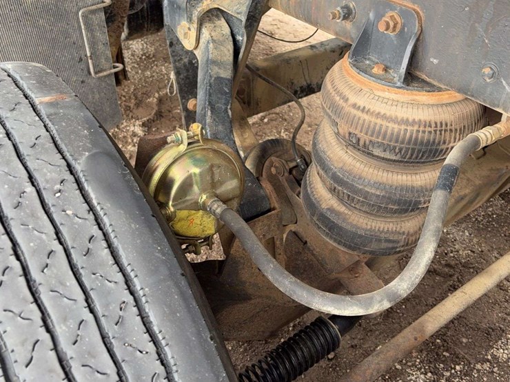 2016-kenworth-t880-image-10