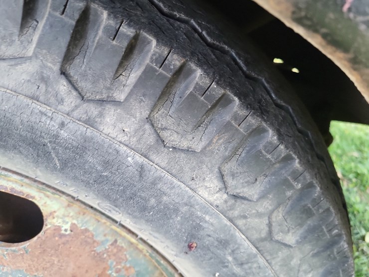 1953-gmc-354-24-round-top-cab-single-axle-grain-truck--needs-axle-shaft-image-39