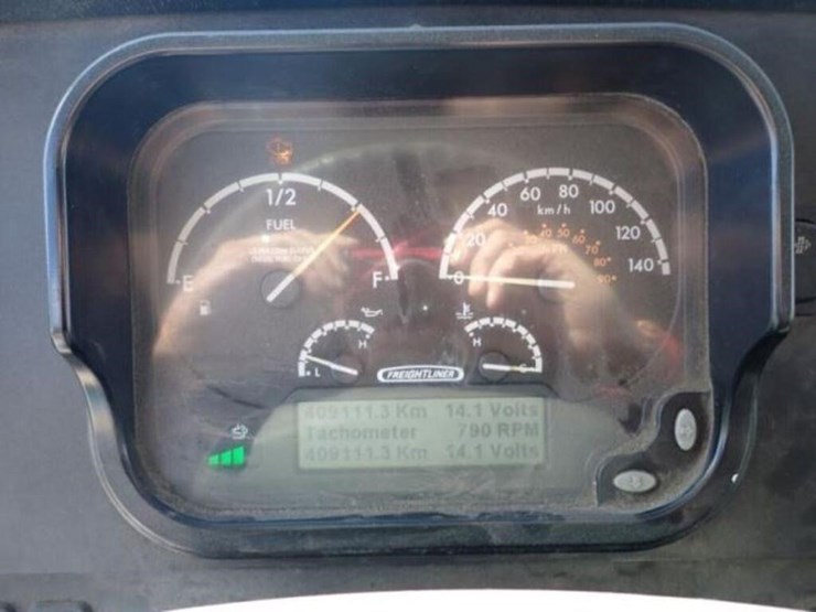 2013-freightliner-mt55-image-14