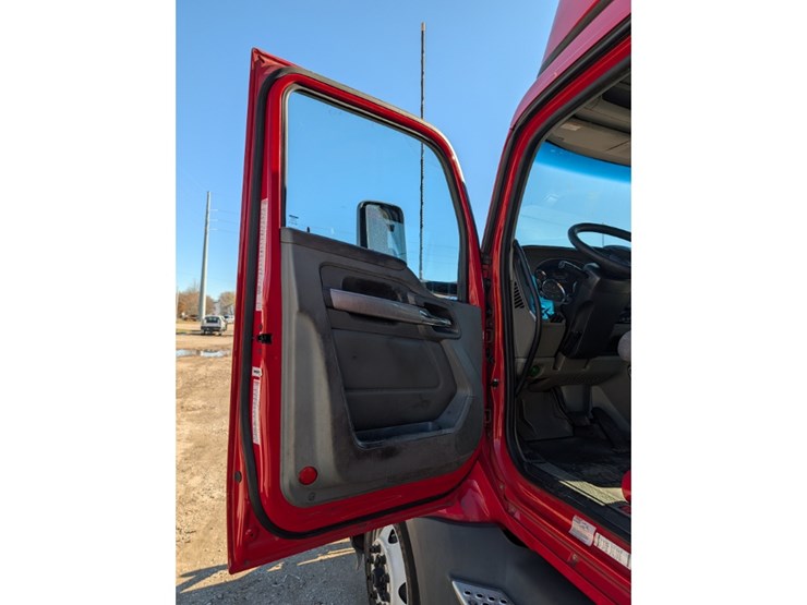 2019-kenworth-t680-image-16
